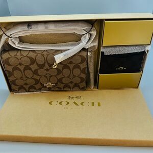 NWT! Coach: Foldover Clutch Gift